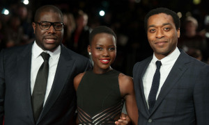Steve McQueen, con las estrellas Slave Lupita Nyong'o y Chiwetel Ejiofor.