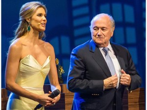 ¿Qué mirará Joseph Blatter en la modelo y presentadora Fernanda Lima?