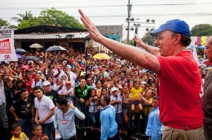 Santa María y barrios aledaños saludaron a Santos.