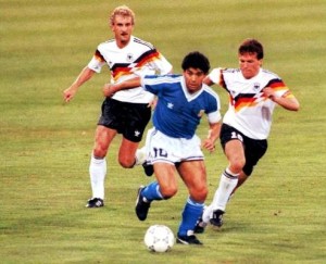 En 1990, Maradona enfrentó a otro capitán alemán: Lottar Matthaus.