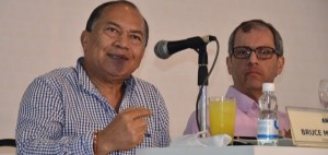 Amylkar Acosta, Ministro de Minas, informó desde Cartagena el acuerdo con Maduro.