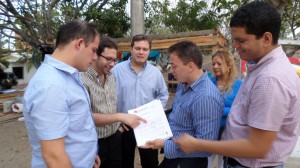 Jaime Barrantes y ediles de la localidad Riomar.