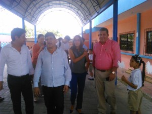 La ministra Gina Parody junto al Secretario de Educación distrital, José Herrera, y al rector del Instituto Von Humboldt, José Rodolfo Henao.