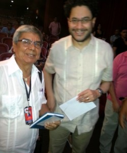 El senador Iván Cepeda Márquez junto a Rafael Sarmiento Coley, director de Lachachara.co