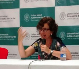 Juanita León.