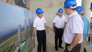 Andrés López Valderrama explica a su Junta Directiva algunos detalles del Puerta de Oro.