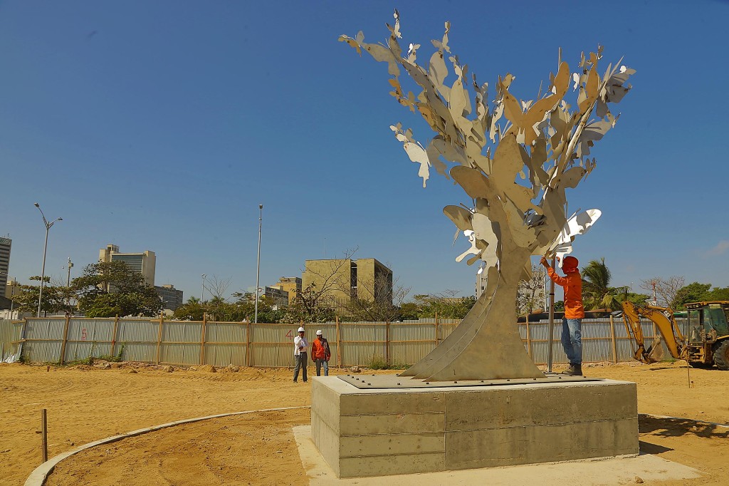 Monumento mariposas amarillas (3)