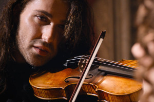 Paganini no supo en la película si seducía con el violín o con la mirada.