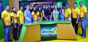 08 Lucy Florez y Jose Gomez y su equipo de trabajo de las noticias
