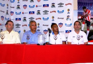 Una rueda de prensa abultada y entusiasta. 