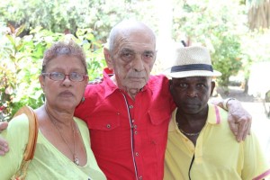 Pepe Molina, en el centro, junto a "La Cobra" Valdez y su esposa.