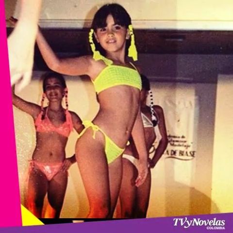 Reina desde NiñaPaulina, desde los 8 años ya dominaba las pasarelas como reina y modelo infantil en reuniones privadas de beneficiencia.