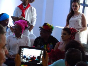 Totó La Momposina, Julio Adán Hernández y Cristina Felfle, reina del Carnaval 2015.
