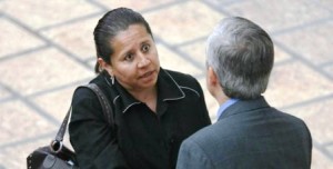 4 Su abogado la fue a recibir al aeropuerto Eldorado en Bogotá.Hurtado 4 años huyendo