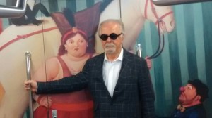 Fernando Botero, con 'El Circo' en el Metro de Medellín.