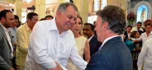 Como dos buenos amigos, el Presidente Santos y el Procurador Ordóñez se saludaron de manera efusiva.