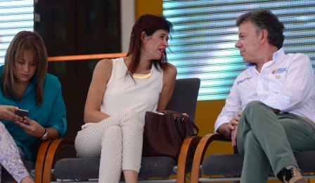 2 Qué berracas asesoras a la mano tiene Santos: Natalia Abello y Tatyana Orozco. ¡Para qué más!