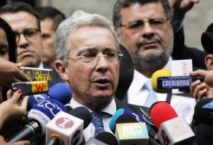2 Uribe con su abogado de cabecera, el samario Jaime Granados. La tesis utibista es que Sepúlveda está loco.
