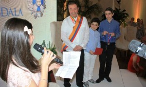 Mariana Char Nule, nieta de Fuad Char Abdala, fue la encargada de leer un sentido mensaje en nombre de los demás nietos del empresario homenajeado.