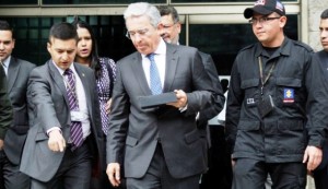 3 Ell expresidente Álvaro Uribe al salir del careo con el 'hackers' Sepúlveda.