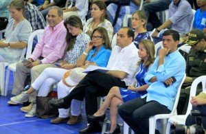 4 La alcalde Elsa Noguera. el gobernardor José Segebre, el presidente del senado José David Name, entre otros, en primera fila en Uninorte.