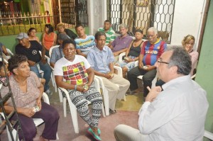 José Daccareth has estado muy activo en reuniones con la gente.