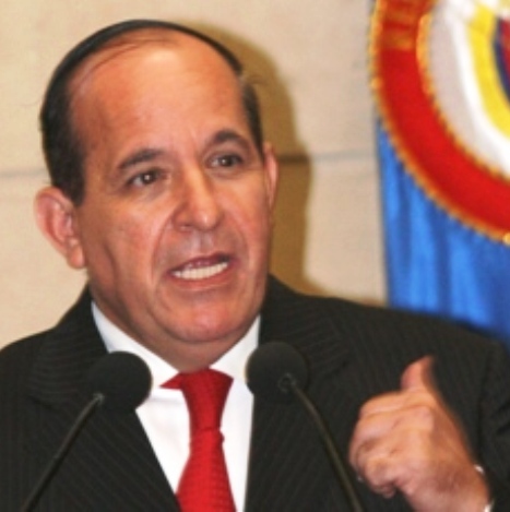3 Álvaro Ashton Giraldo, Senador y presidente del directorio del Partido Liberal en el Atlántico.