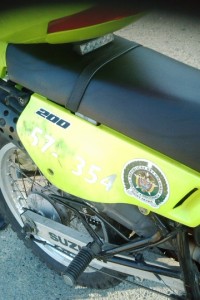 3 La moto policial obstruyendo dos carriles