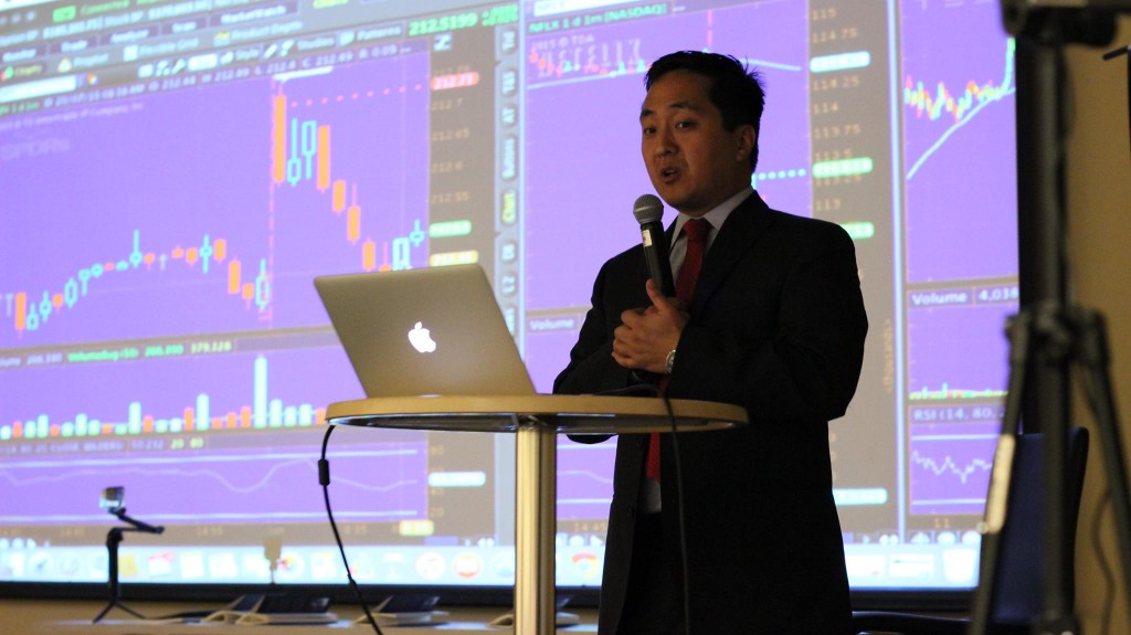 Hyenuk Chu, explica su plan de inversiones en la Bolsa de Nueva York.