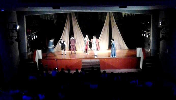 Con lleno total se dio la presentación de 'Sueño de una noche de verano' en Bellas Artes.