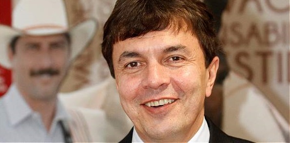 2 de mayo Roberto Vélez