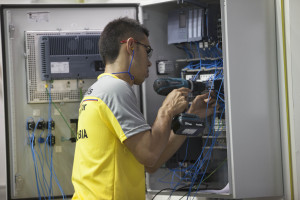 Jhonathan Reyes Martínez de la Regional Atlántico durante su competencia en la habilidad de Control Industrial en Sao Paulo (Brasil)