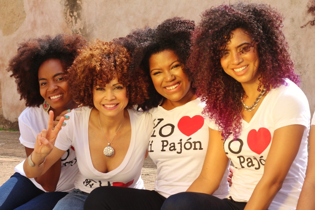 En República Dominicana,  un grupo de mujeres son felices con el afro como icono cultural. Foto cortesía de www.missrizos.com