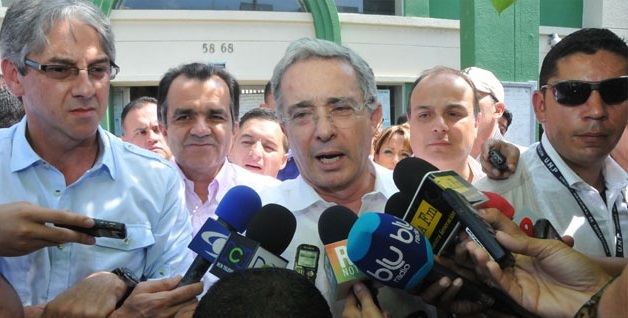 2 politica_uribe