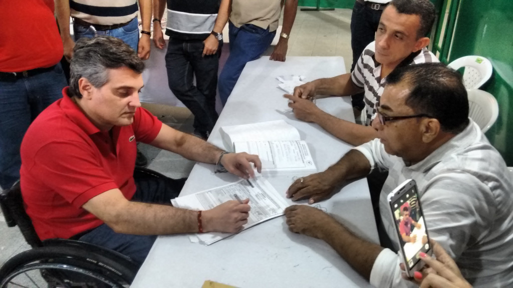 'Chacho' Carbó el día de su inscripción como candidato.