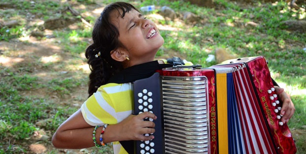 3 Niña acordeonista
