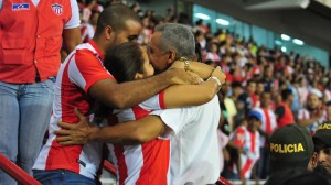 alexis_mendoza_abrazo_familia