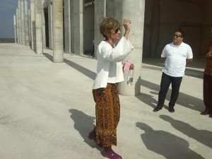 Marta Perez hablando.