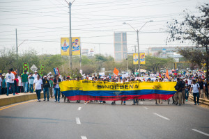 La marcha se tomó ambos carriles de la Calle 30
