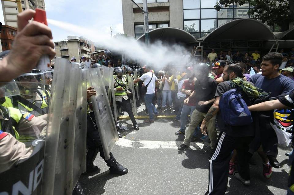 La protesta opositora se encontró con miles de policías y militares