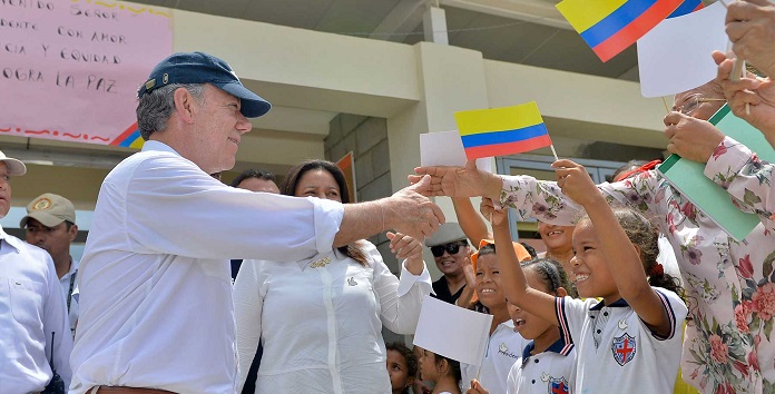 El país necesita optimismo y una actitud más positiva, manifestó este sábado el Presidente Santos en la localidad de Campo de la Cruz (Atlántico), donde inauguró un colegio que beneficia a más de 1.600 estudiantes.