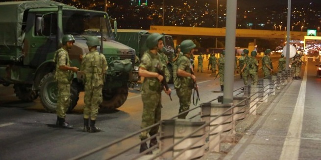 2 MILITARES FIRMES