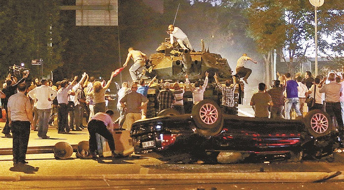 3 resistencia. valerosas expresiones de repudio al intento de golpe de Estado en Ankara