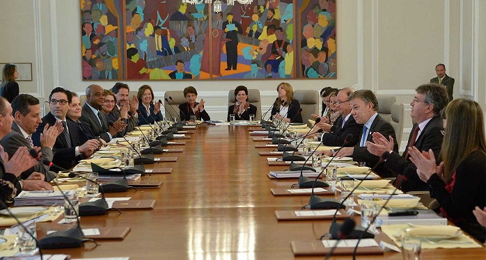 Con un fuerte aplauso al iniciarse el Consejo de Ministros, los integrantes del Gabinete expresaron su alegría por las buenas noticias relacionadas con la salud del Presidente Juan Manuel Santos, este lunes en la Casa de Nariño.