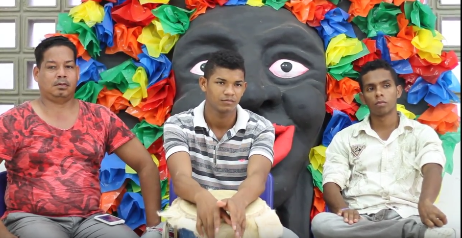 de derecha a izquuierda: Randy, formador y gestor cultural Casa de la cultura Municipal, ... Joven tamborelo y Roberto Luis, director del semillero Son de Negros