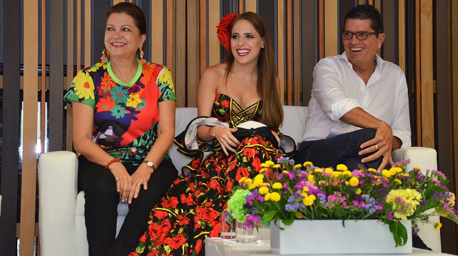3 Carla-Celia-la-Reina-del-Carnaval-y-Antonio-Celia.