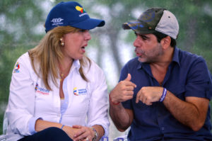 Alejabdro Char dialoga con Clara