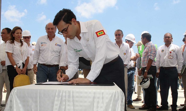 El alcalde encargado de Cartagena, Sergio Londoño Zurek, firma un convenio de seguridad vial por $1.000 millones, con el que se brindará pedagogía ciudadana y atención a víctimas en la capital de Bolívar.