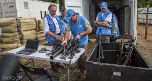 El Jefe de la Misión de la ONU en Colombia, Jean Arnault, participó en el acto de dejación de las armas por parte de las Farc, este martes en la zona veredal de La Elvira, en Buenos Aires, Cauca.