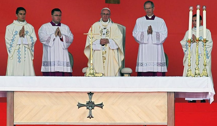2 papa-en-homilia-en-villavicencio (1)